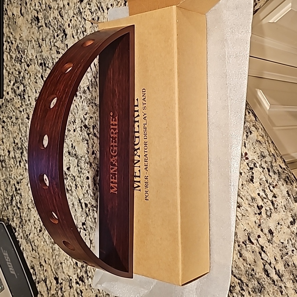Menagerie brand pourer-aerator display stand NEW
